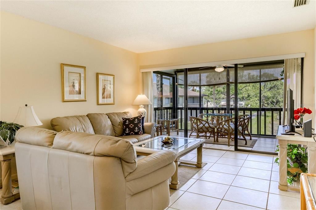 For Sale: $249,000 (2 beds, 2 baths, 1065 Square Feet)