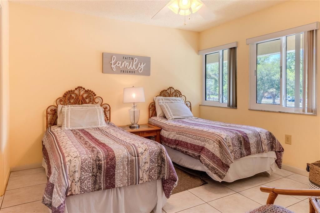For Sale: $249,000 (2 beds, 2 baths, 1065 Square Feet)