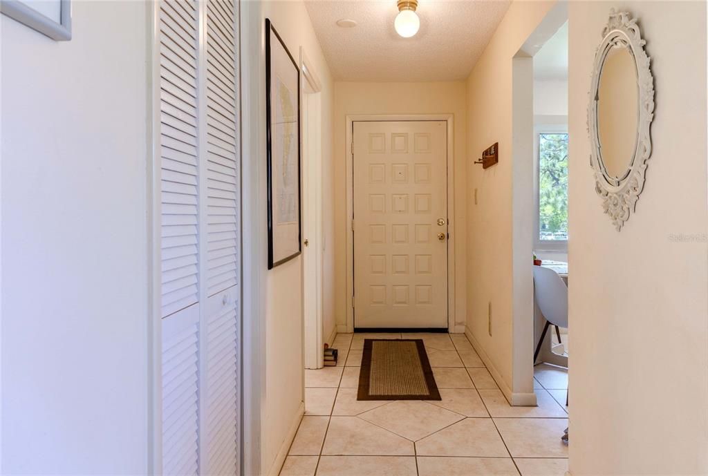 For Sale: $249,000 (2 beds, 2 baths, 1065 Square Feet)
