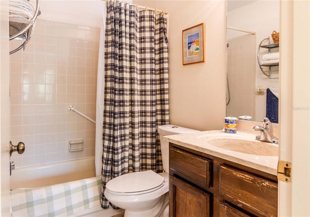 For Sale: $249,000 (2 beds, 2 baths, 1065 Square Feet)