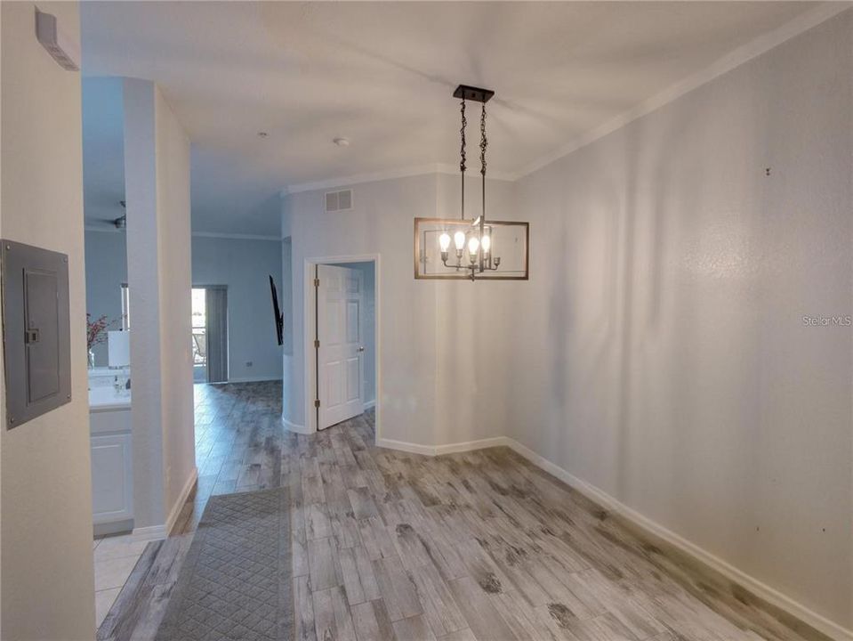 For Sale: $176,700 (2 beds, 2 baths, 1307 Square Feet)