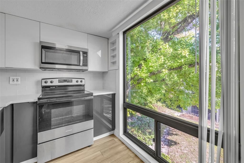 For Rent: $1,695 (2 beds, 1 baths, 972 Square Feet)