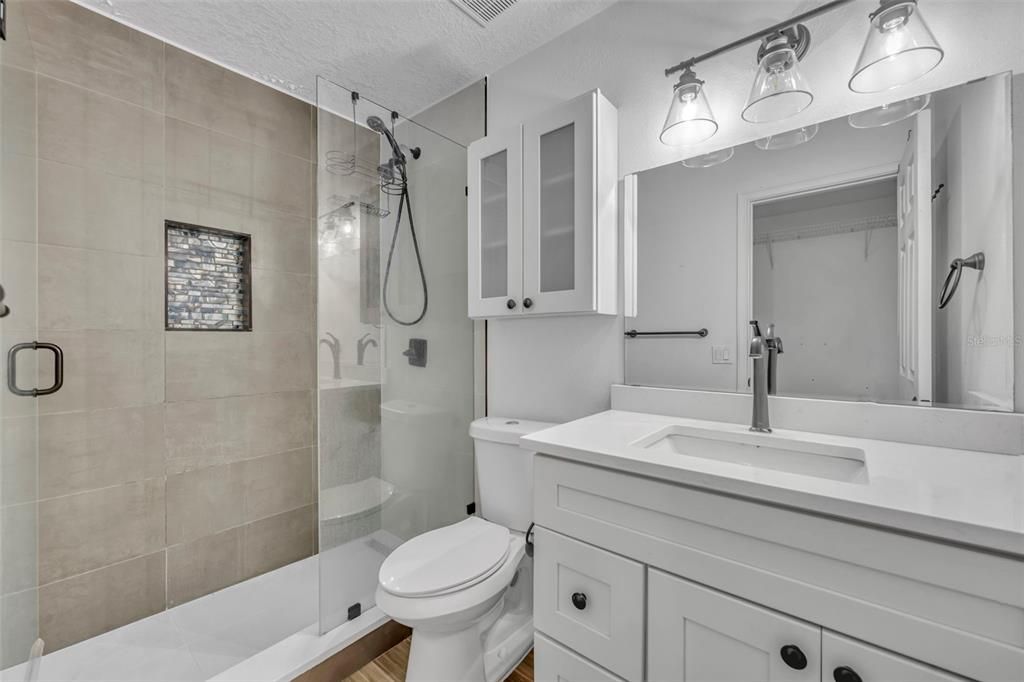 For Rent: $1,695 (2 beds, 1 baths, 972 Square Feet)