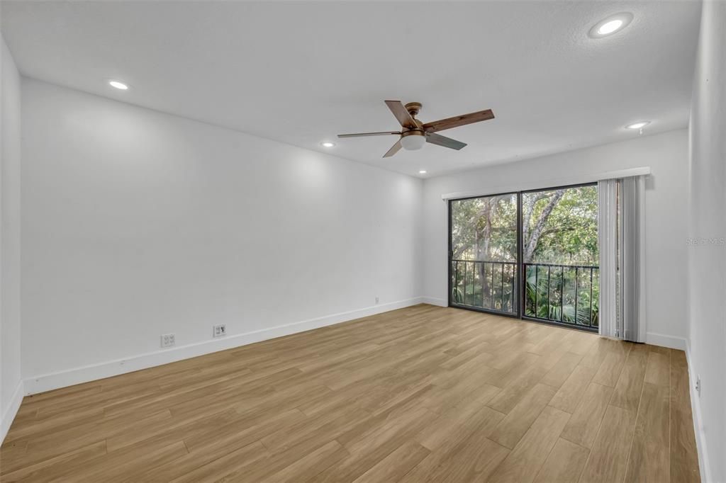 For Rent: $1,695 (2 beds, 1 baths, 972 Square Feet)