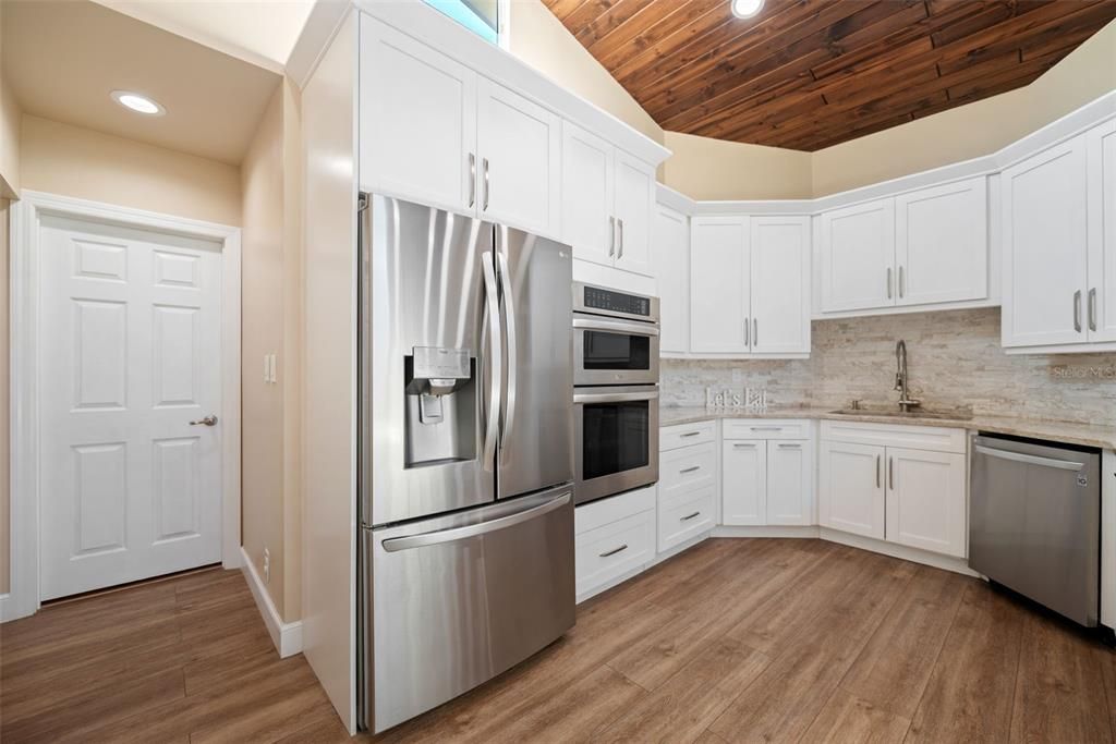 For Sale: $1,399,000 (4 beds, 3 baths, 2752 Square Feet)