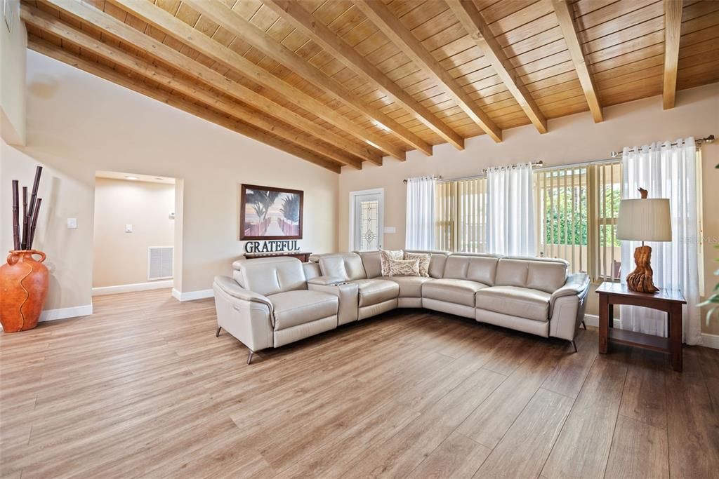 For Sale: $1,399,000 (4 beds, 3 baths, 2752 Square Feet)