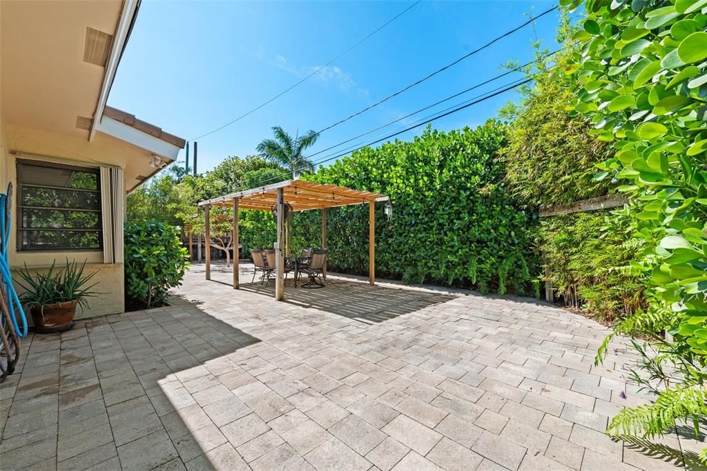 For Sale: $1,399,000 (4 beds, 3 baths, 2752 Square Feet)