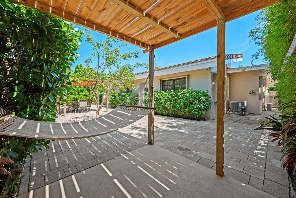 For Sale: $1,399,000 (4 beds, 3 baths, 2752 Square Feet)