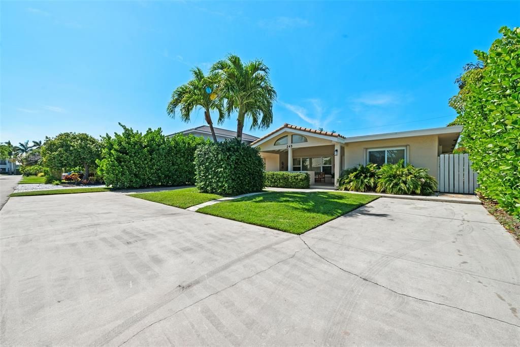 For Sale: $1,399,000 (4 beds, 3 baths, 2752 Square Feet)