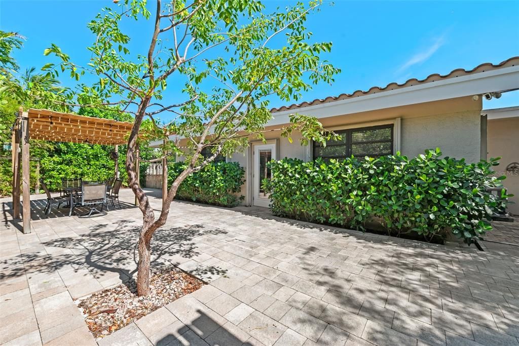 For Sale: $1,399,000 (4 beds, 3 baths, 2752 Square Feet)