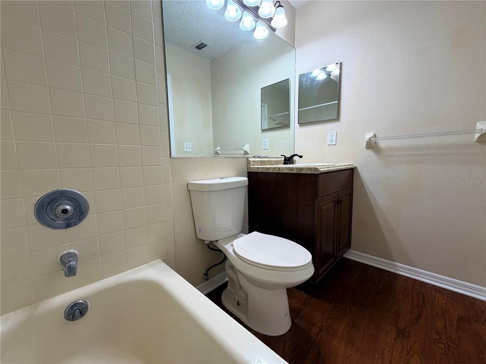 В аренду: $1,900 (3 спален, 2 ванн, 1151 Квадратных фут)