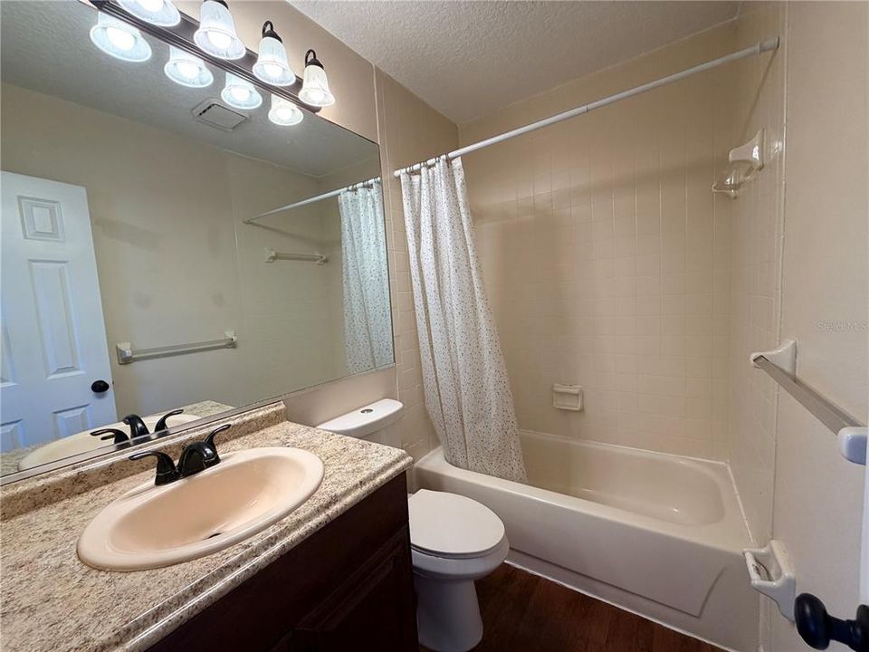В аренду: $1,900 (3 спален, 2 ванн, 1151 Квадратных фут)