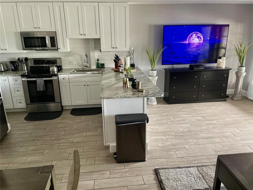 For Sale: $194,940 (1 beds, 1 baths, 675 Square Feet)