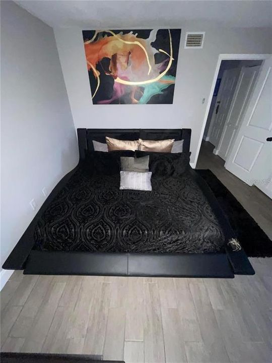 For Sale: $194,940 (1 beds, 1 baths, 675 Square Feet)
