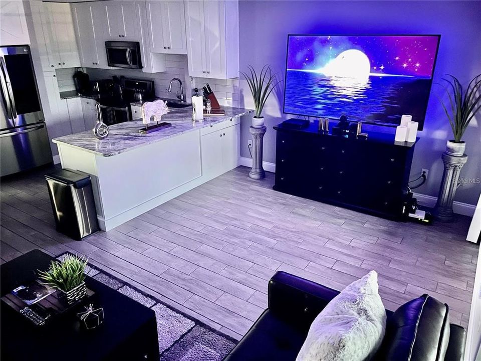 For Sale: $194,940 (1 beds, 1 baths, 675 Square Feet)