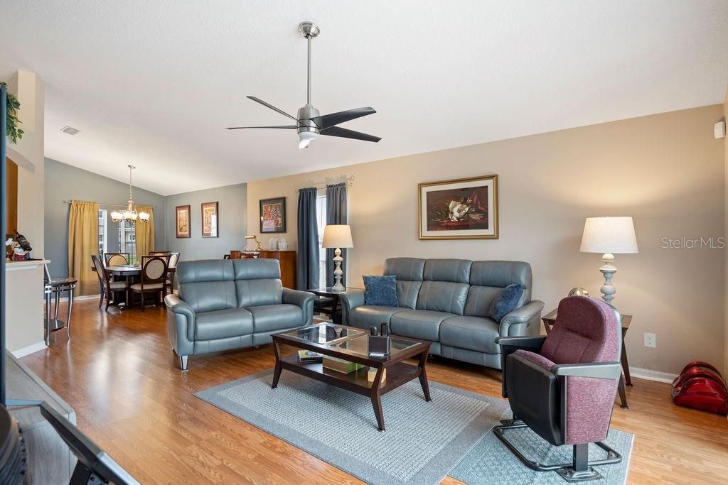 Activo con contrato: $349,900 (3 camas, 2 baños, 1675 Pies cuadrados)
