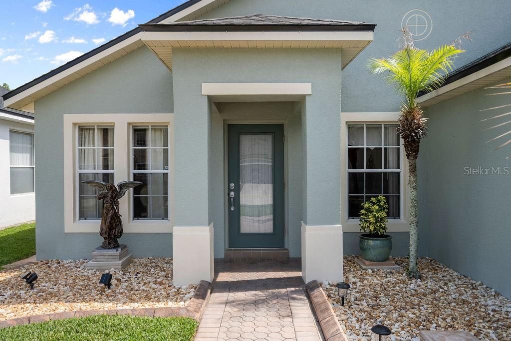 Activo con contrato: $349,900 (3 camas, 2 baños, 1675 Pies cuadrados)