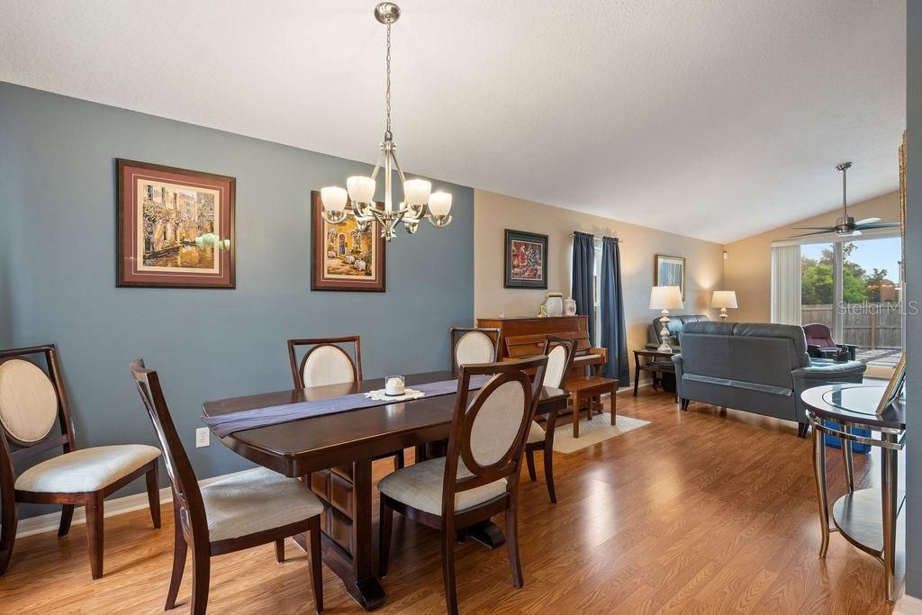 Activo con contrato: $349,900 (3 camas, 2 baños, 1675 Pies cuadrados)