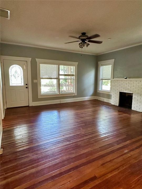 Active With Contract: $2,100 (2 beds, 2 baths, 1200 Square Feet)