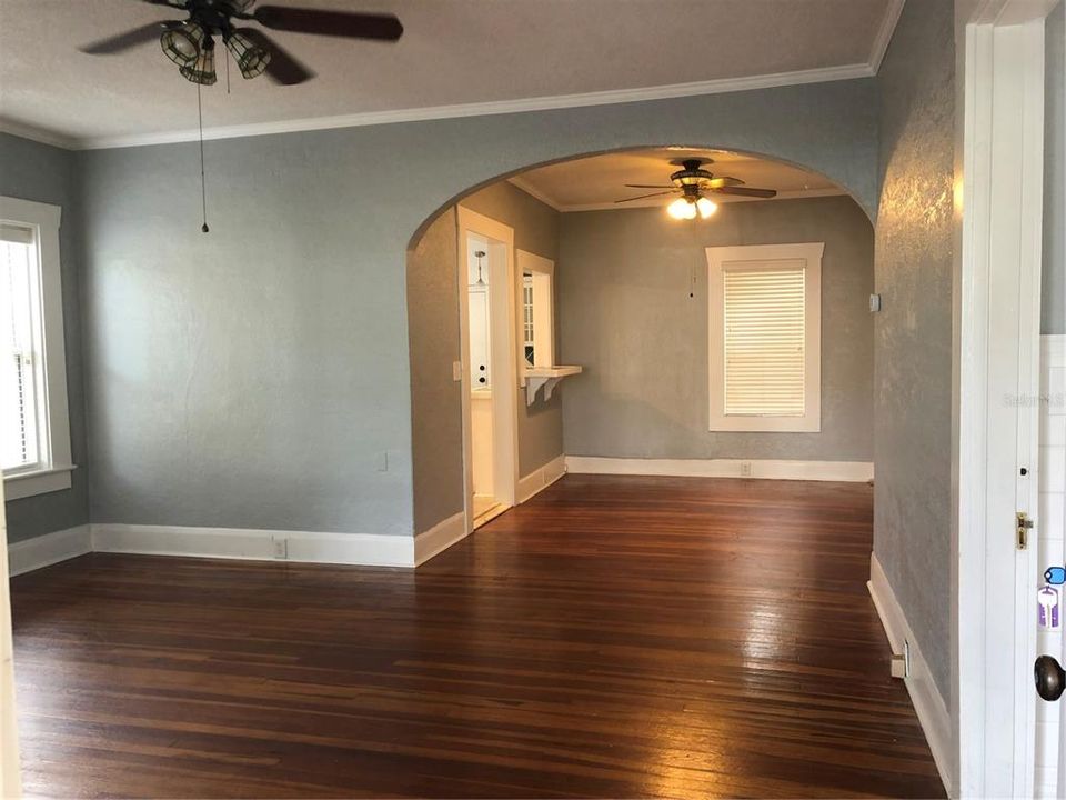 Active With Contract: $2,100 (2 beds, 2 baths, 1200 Square Feet)