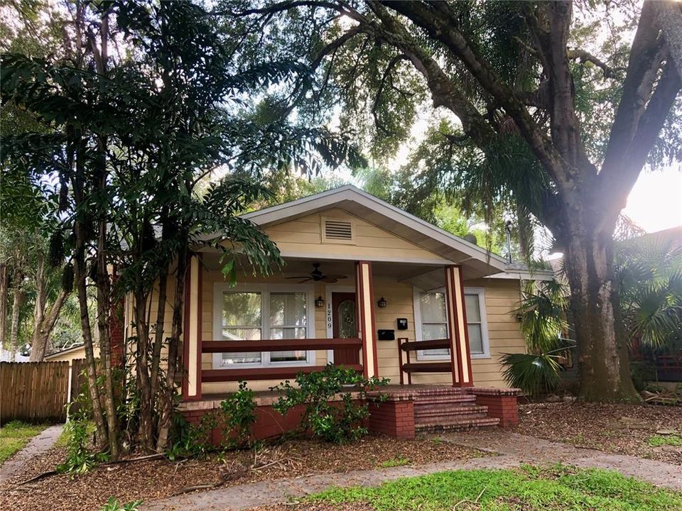 Active With Contract: $2,100 (2 beds, 2 baths, 1200 Square Feet)