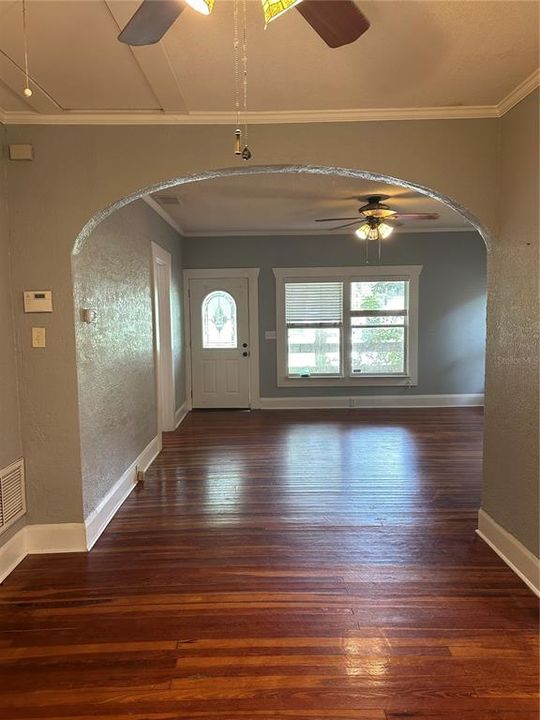 Active With Contract: $2,100 (2 beds, 2 baths, 1200 Square Feet)