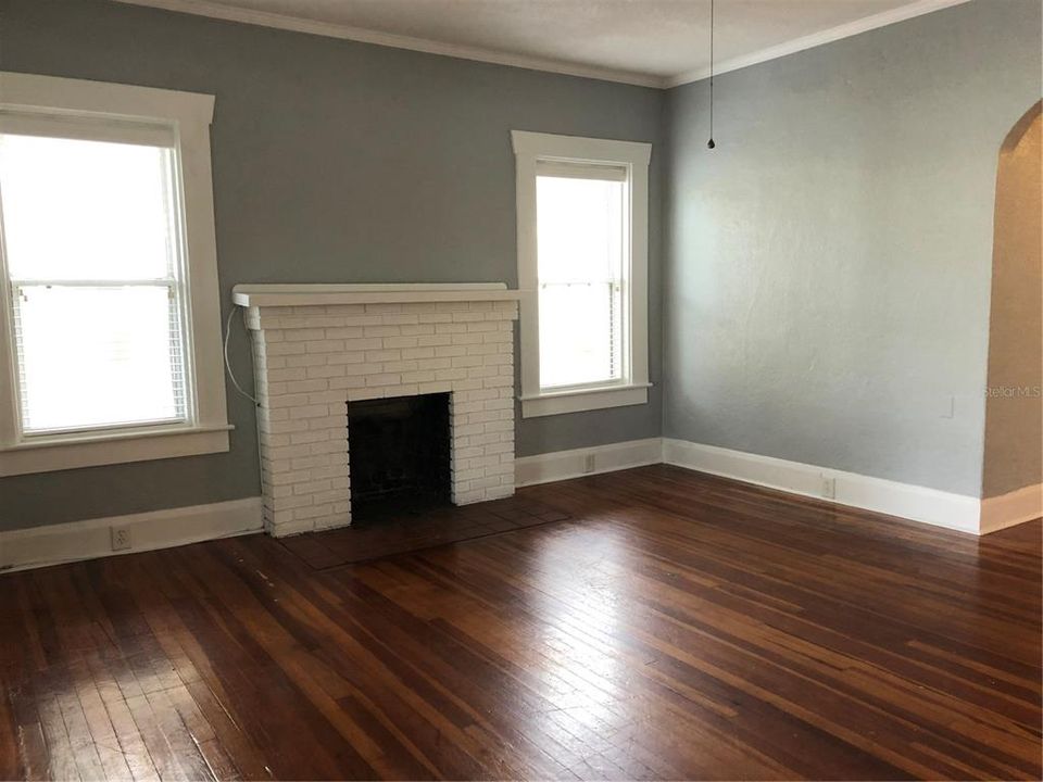 Active With Contract: $2,100 (2 beds, 2 baths, 1200 Square Feet)