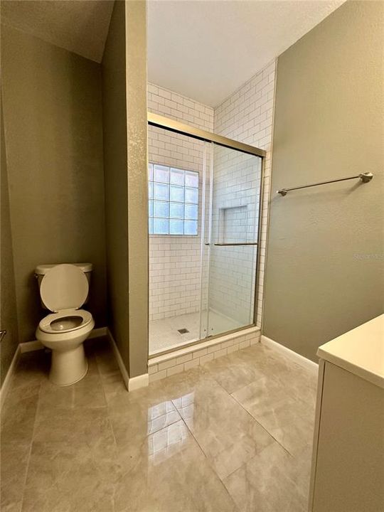 Active With Contract: $2,100 (2 beds, 2 baths, 1200 Square Feet)