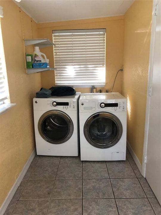 Active With Contract: $2,100 (2 beds, 2 baths, 1200 Square Feet)