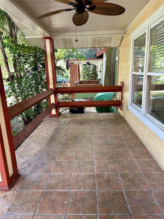Active With Contract: $2,100 (2 beds, 2 baths, 1200 Square Feet)