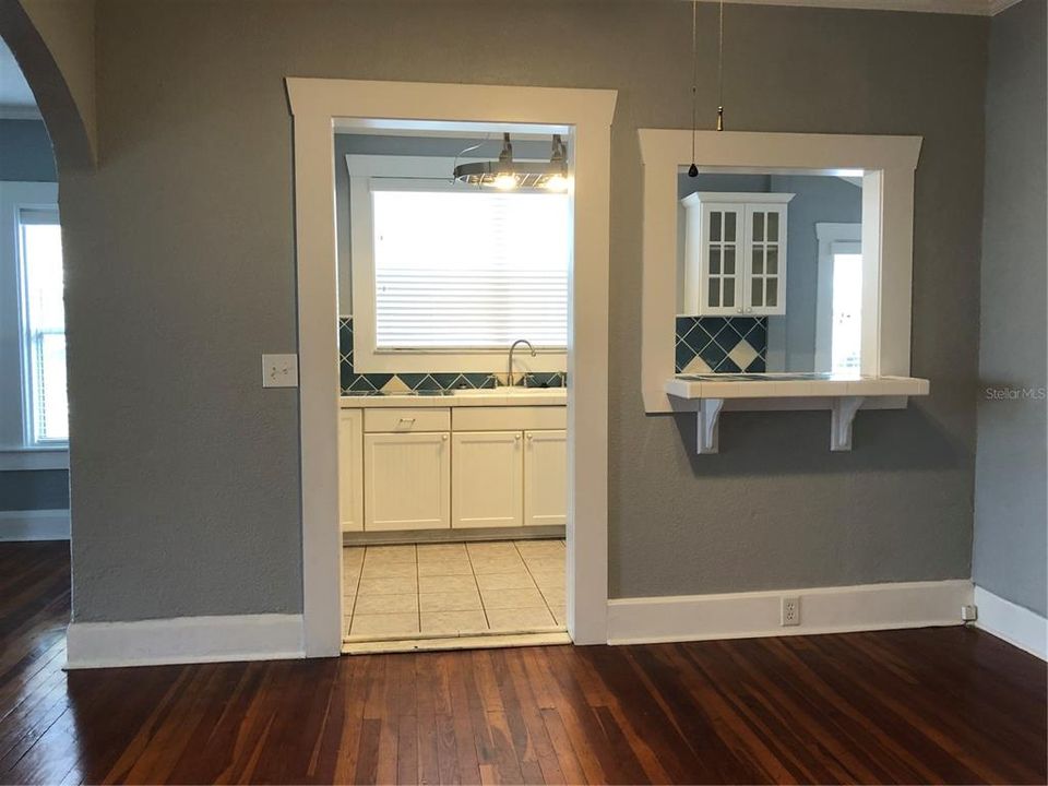 Active With Contract: $2,100 (2 beds, 2 baths, 1200 Square Feet)