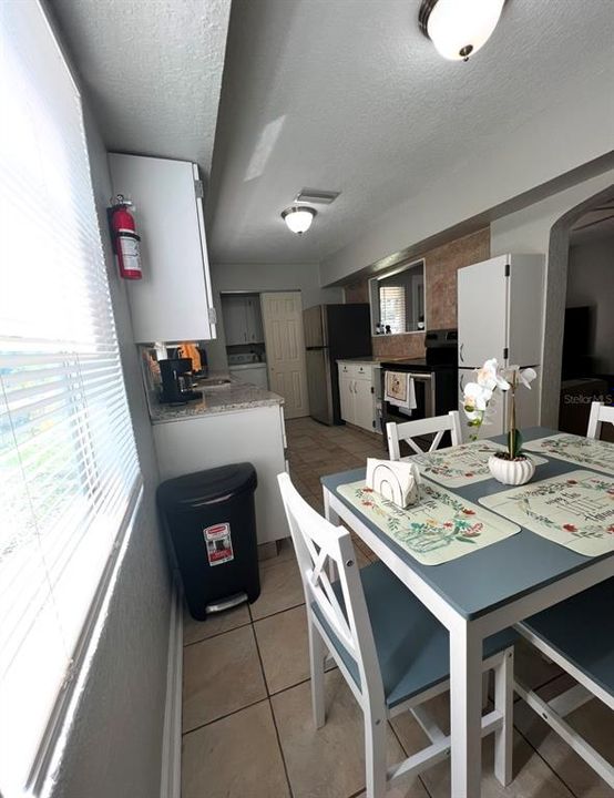 В аренду: $1,800 (2 спален, 1 ванн, 950 Квадратных фут)