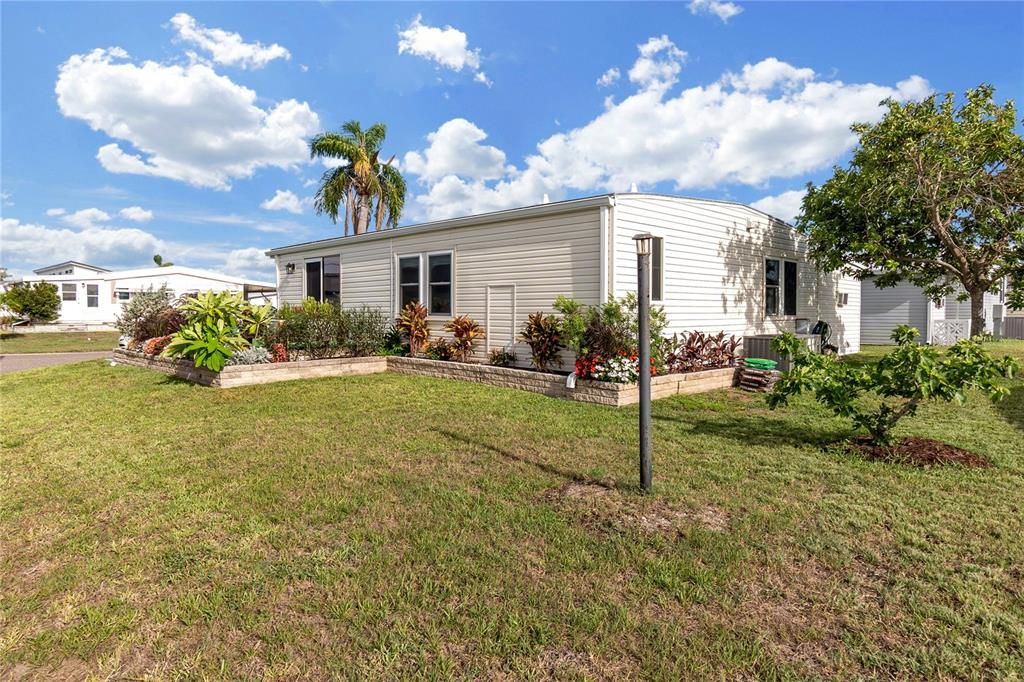 For Sale: $189,900 (2 beds, 2 baths, 1008 Square Feet)
