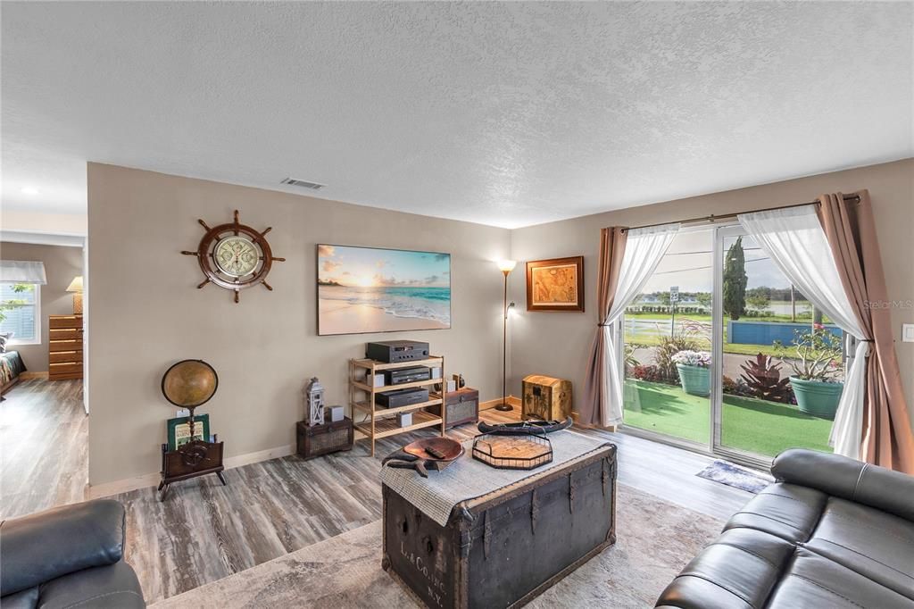 For Sale: $189,900 (2 beds, 2 baths, 1008 Square Feet)