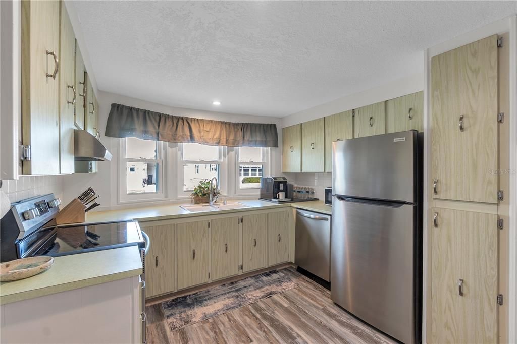 For Sale: $189,900 (2 beds, 2 baths, 1008 Square Feet)