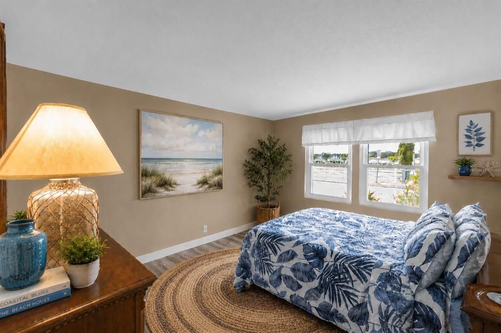 For Sale: $189,900 (2 beds, 2 baths, 1008 Square Feet)