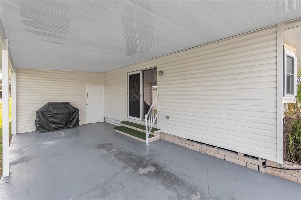 For Sale: $189,900 (2 beds, 2 baths, 1008 Square Feet)