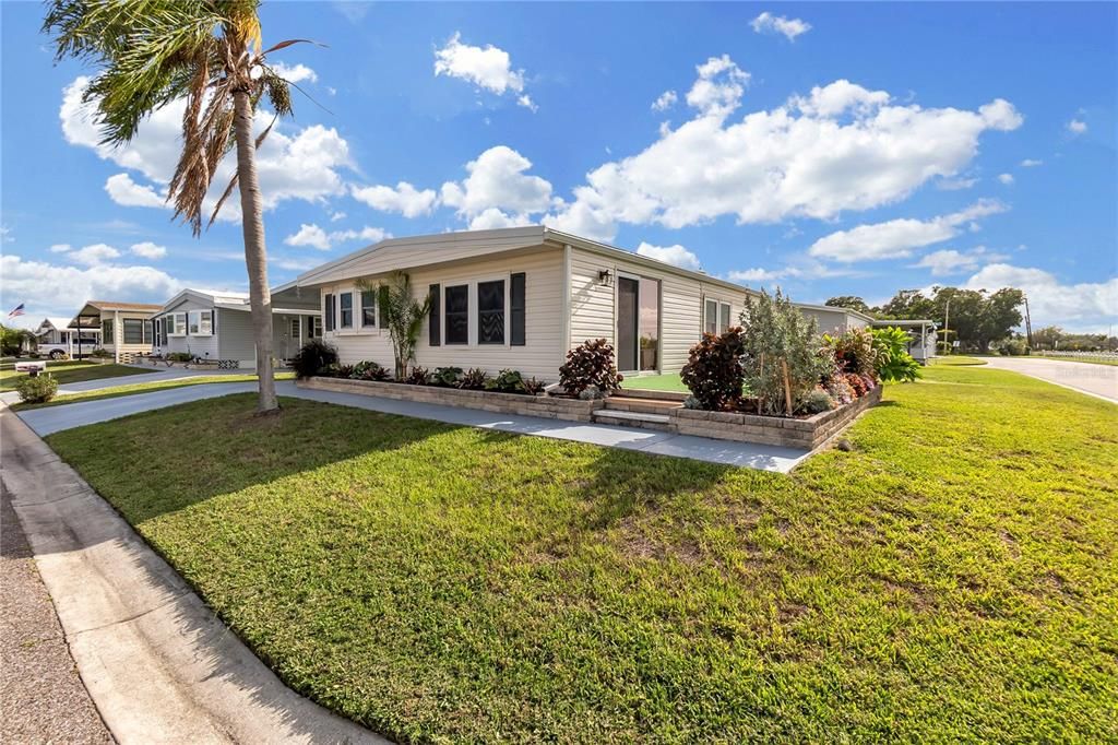 For Sale: $189,900 (2 beds, 2 baths, 1008 Square Feet)