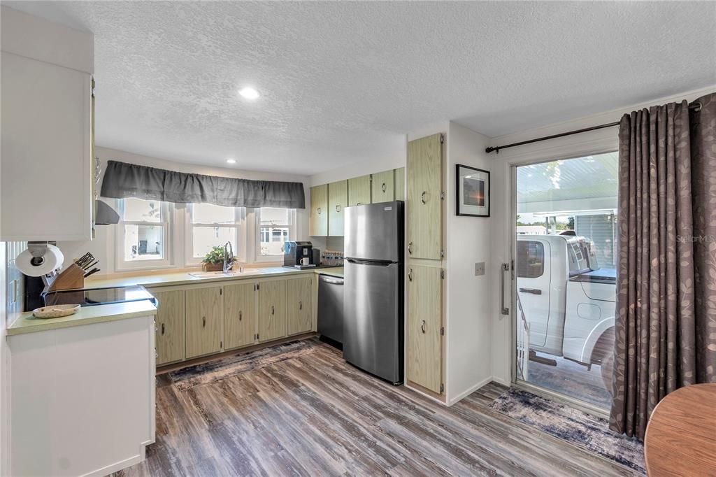 For Sale: $189,900 (2 beds, 2 baths, 1008 Square Feet)