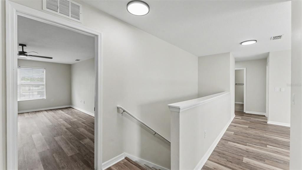 Activo con contrato: $335,000 (5 camas, 3 baños, 2696 Pies cuadrados)