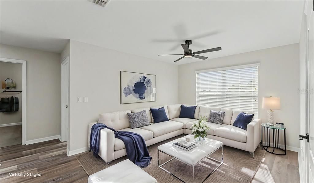 Activo con contrato: $335,000 (5 camas, 3 baños, 2696 Pies cuadrados)
