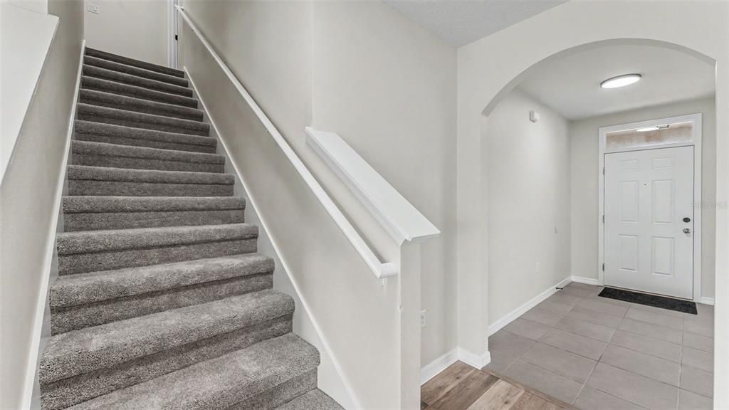 Activo con contrato: $335,000 (5 camas, 3 baños, 2696 Pies cuadrados)