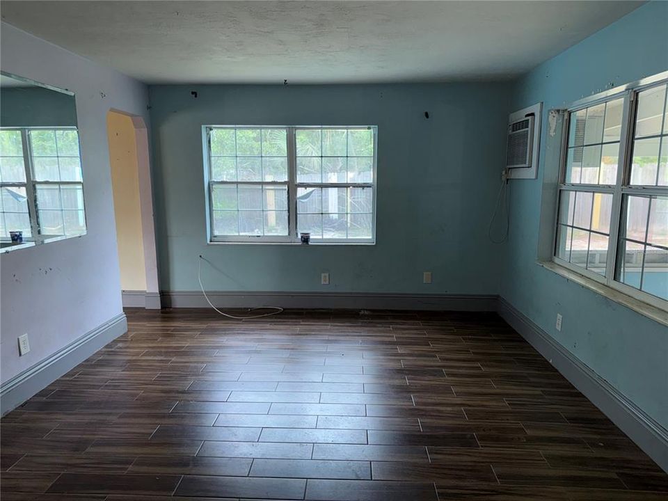 For Sale: $225,000 (5 beds, 3 baths, 2770 Square Feet)