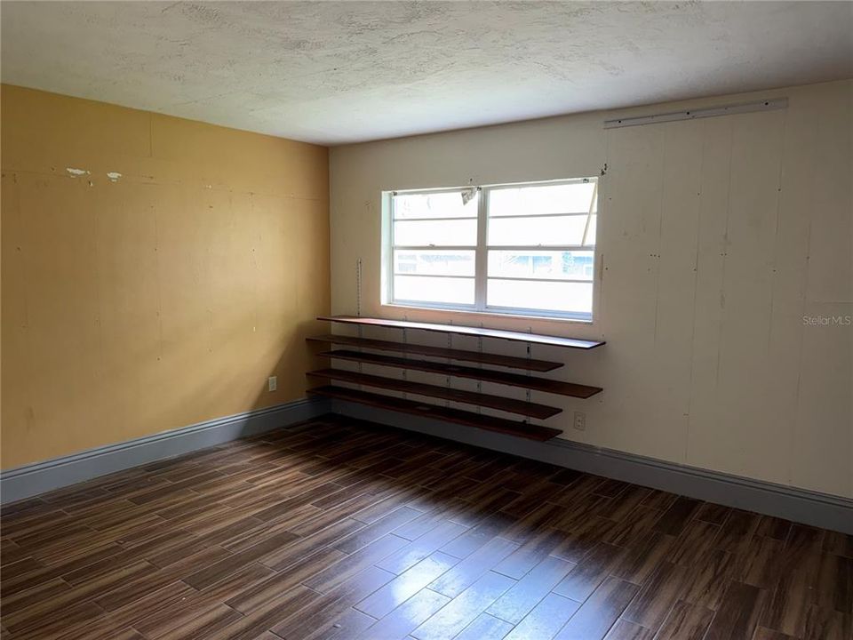 For Sale: $225,000 (5 beds, 3 baths, 2770 Square Feet)