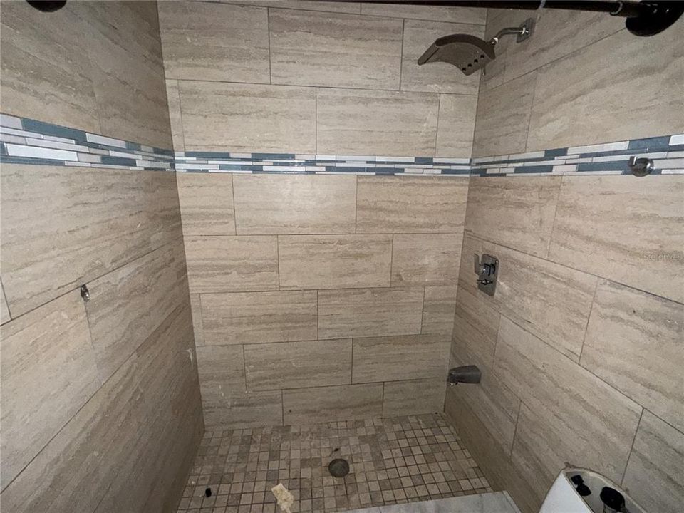 For Sale: $225,000 (5 beds, 3 baths, 2770 Square Feet)