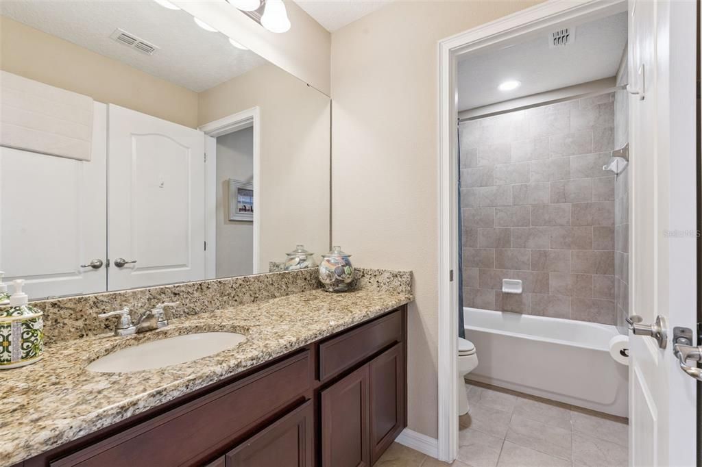 For Sale: $989,000 (6 beds, 5 baths, 4341 Square Feet)