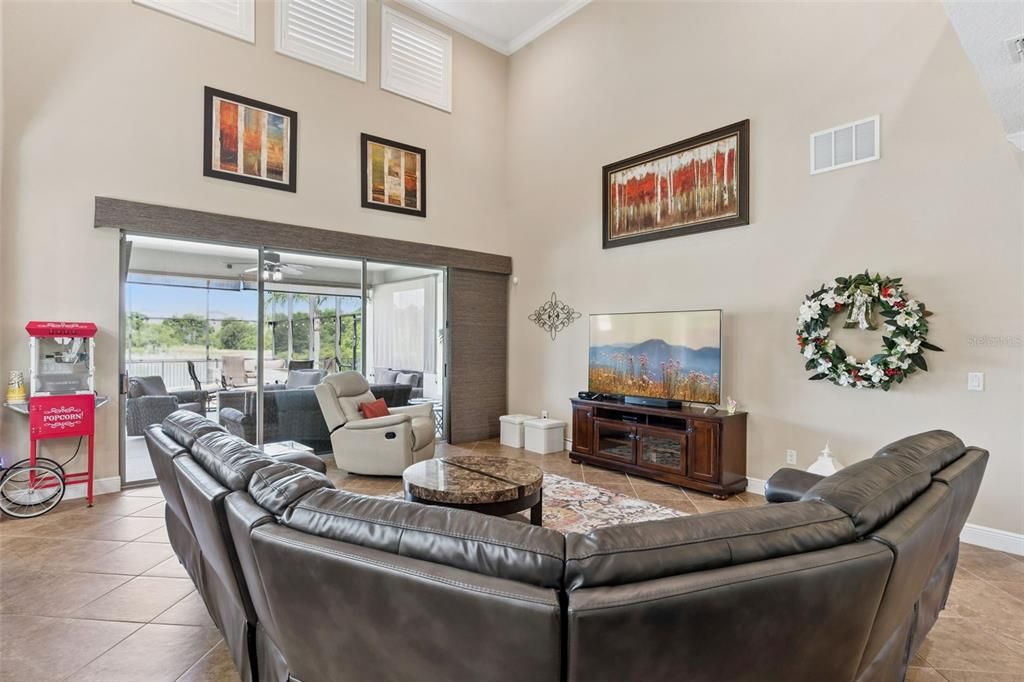 For Sale: $989,000 (6 beds, 5 baths, 4341 Square Feet)