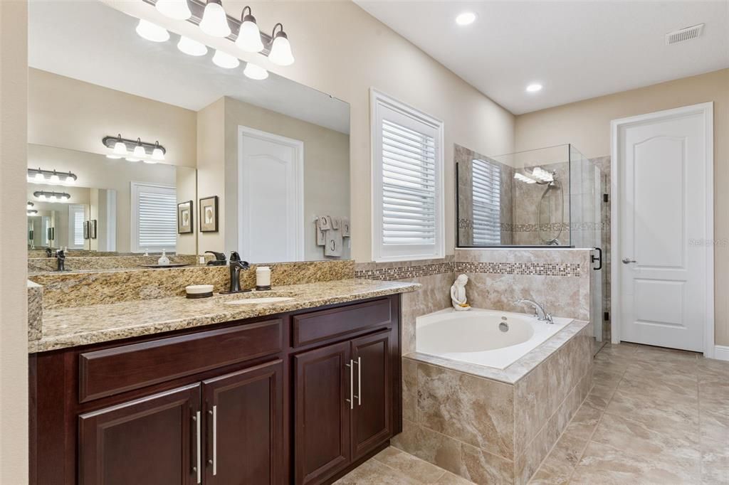 For Sale: $989,000 (6 beds, 5 baths, 4341 Square Feet)