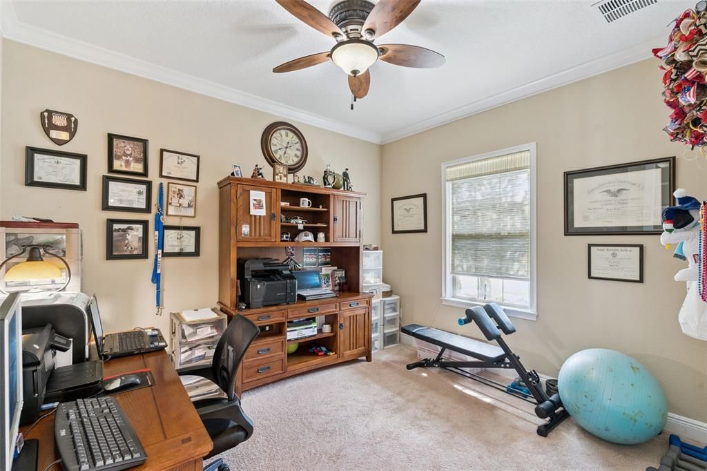 For Sale: $989,000 (6 beds, 5 baths, 4341 Square Feet)
