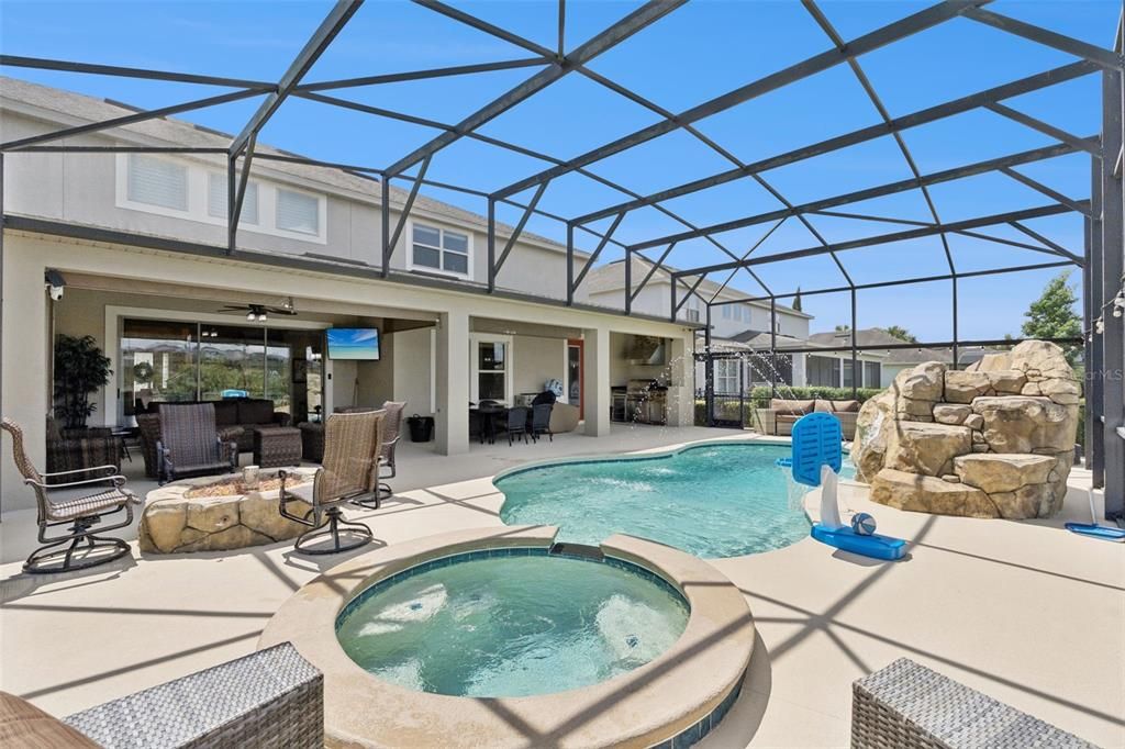 For Sale: $989,000 (6 beds, 5 baths, 4341 Square Feet)